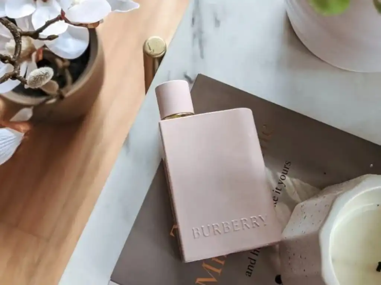 Nước Hoa Burberry Her Dành Cho Ai – Gợi Ý 3 Siêu Phẩm Bất Hủ 4 Nuoc Hoa Burberry Her Danh Cho Ai – Goi Y 3 Sieu Pham Bat Hu 5