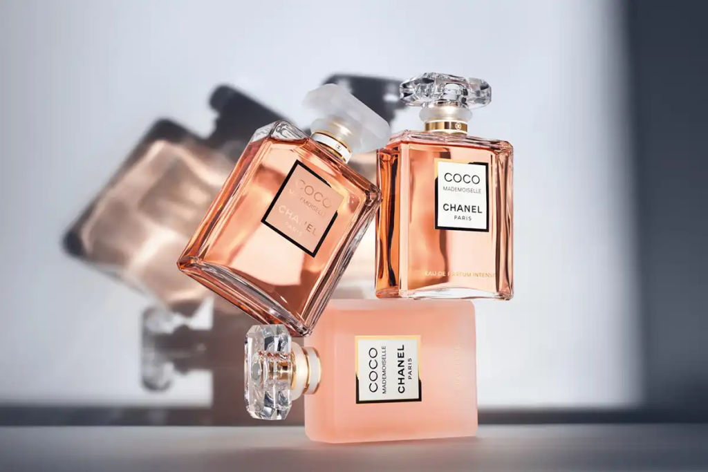 Review Nước Hoa Chanel Coco Mademoiselle Intense: Nữ Tính, Đẳng Cấp Và Bền Bỉ 3 Review Nuoc Hoa Chanel Coco Mademoiselle Intense Nu Tinh Dang Cap Va Ben Bi 3