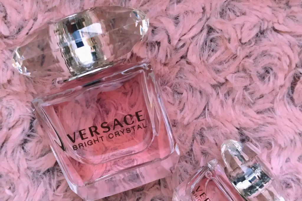 Review Nước Hoa Versace Bright Crystal – Hương Hoa Quả Tươi Mát Có Còn Đáng Mua Năm 2025? 36 Review Nước Hoa Versace Bright Crystal – Hương Hoa Quả Tươi Mát Có Còn Đáng Mua Năm 2025
